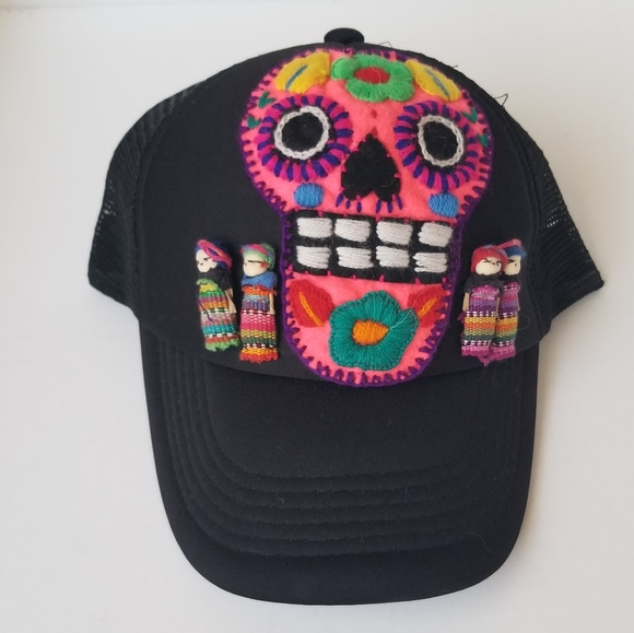 Embroidered hat - Picture 6 of 6